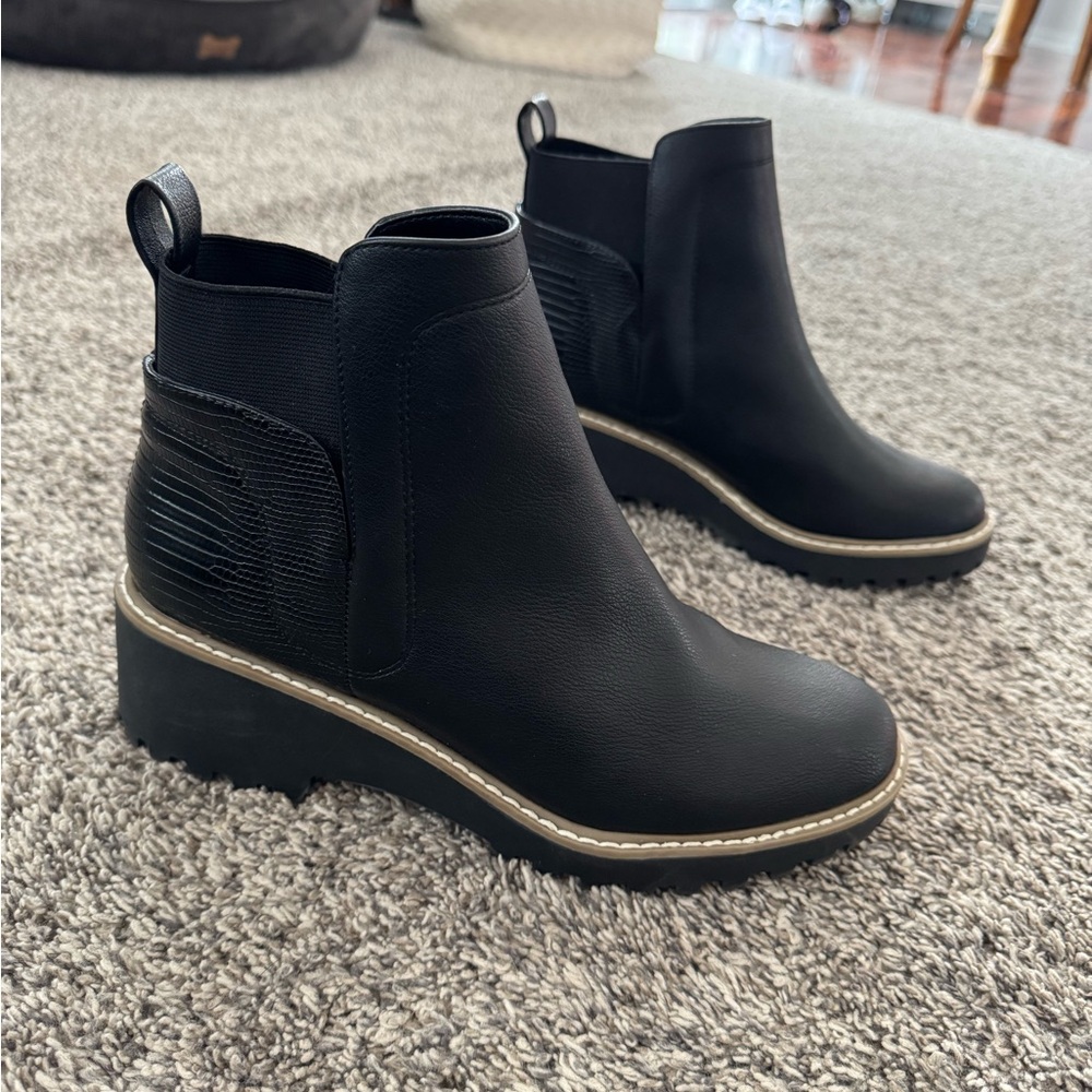 DV Dolce Vita Women's Rielle Ankle Boot - Picture 2 of 8